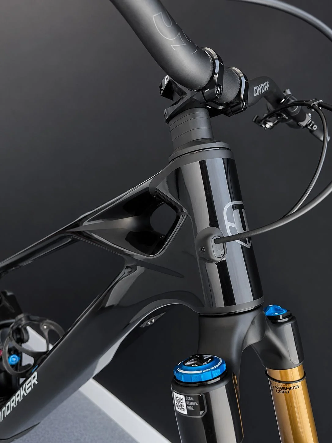 Instalación de vinilo protector para bicicleta en Madrid, Pellejo Paint Protection, kit precortado